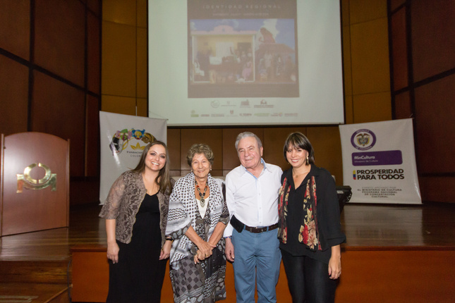 Ana María Delgado, Gerente Fundación BAT, Eduardo Serrano, Gloria Triana y Natalia Figueroa, Directora de Comunicaciones de la Cámara de Comercio de Medellín.