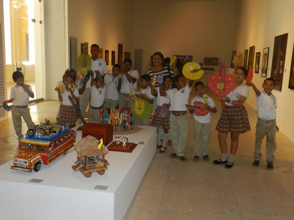 La Fundación BAT fortalece la cultura popular. Niños y jóvenes  participan de los talleres de reciclaje y arte popular. 