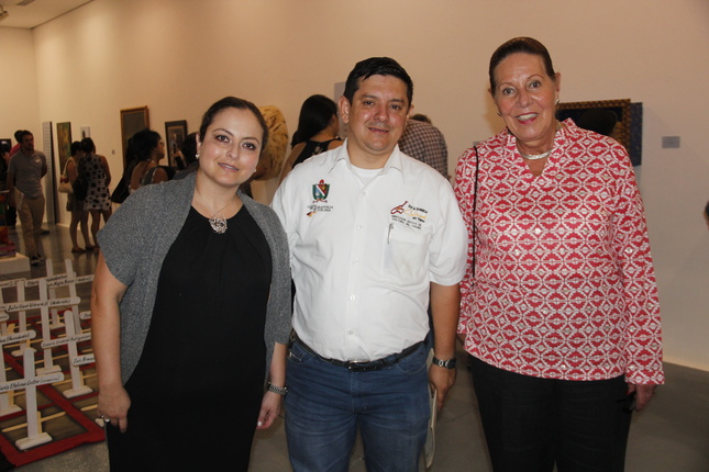 Ana María Delgado, Gerente Fundación BAT; Andrés Mauricio Troncoso, Director de Cultura del Tolima, y Elvira Cuervo de Jaramillo.